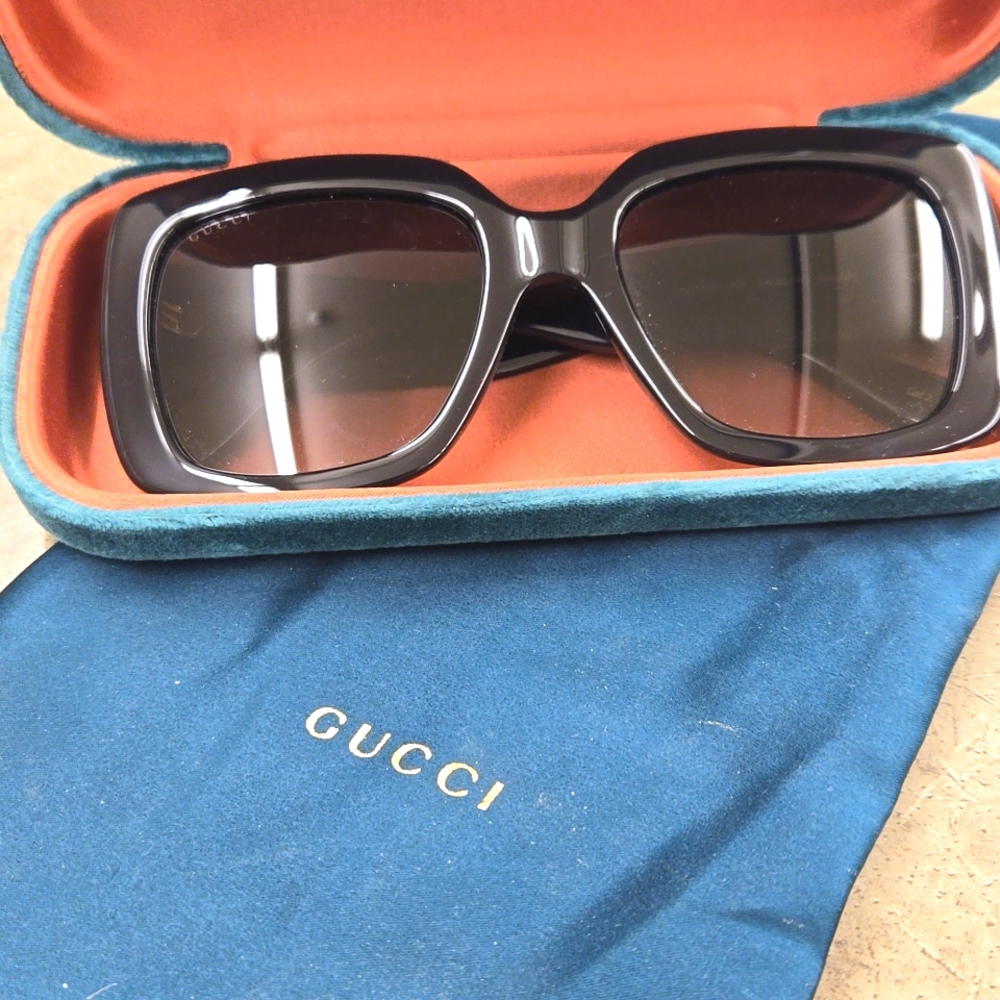 Gucci Sunglasses Optyl GG141S 001 VH215A9811